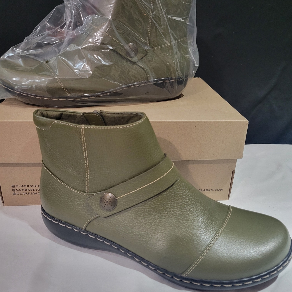 Collection B Women's Green Ankle Boots